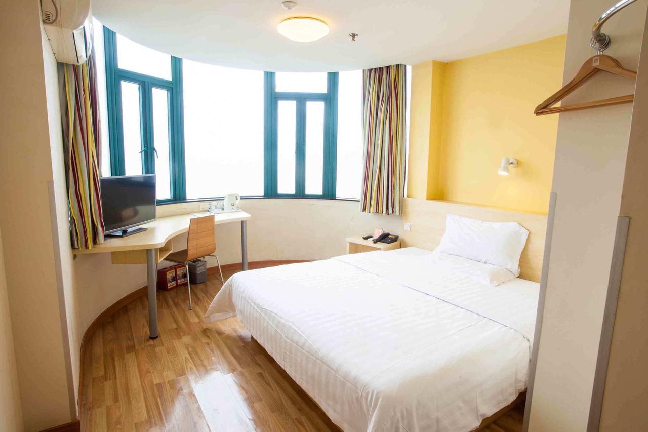 7Days Inn Dongguan Conference & Exhibition Center Room photo