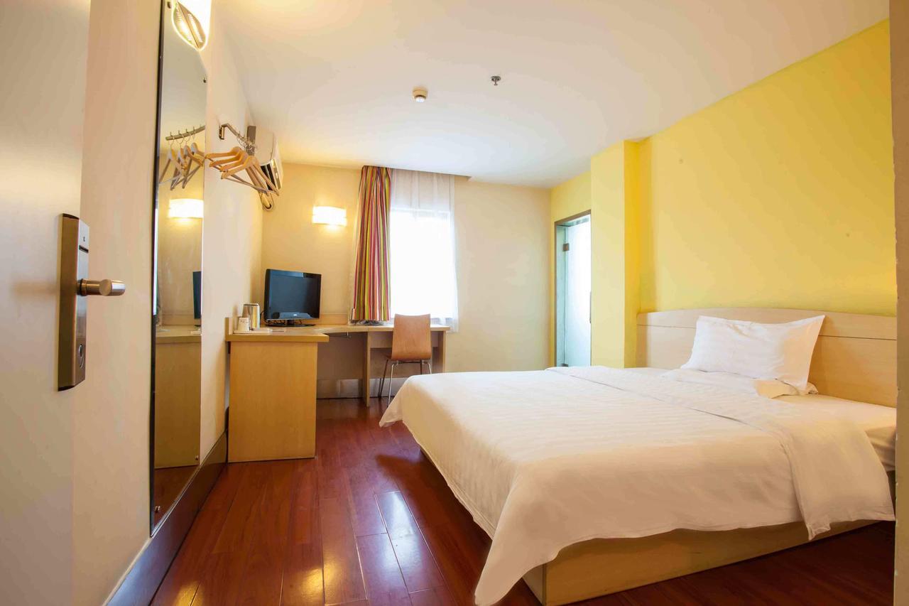 7Days Inn Dongguan Conference & Exhibition Center Room photo