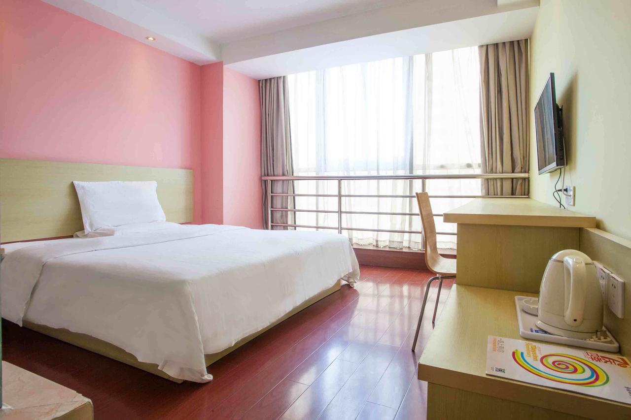 7Days Inn Dongguan Conference & Exhibition Center Room photo