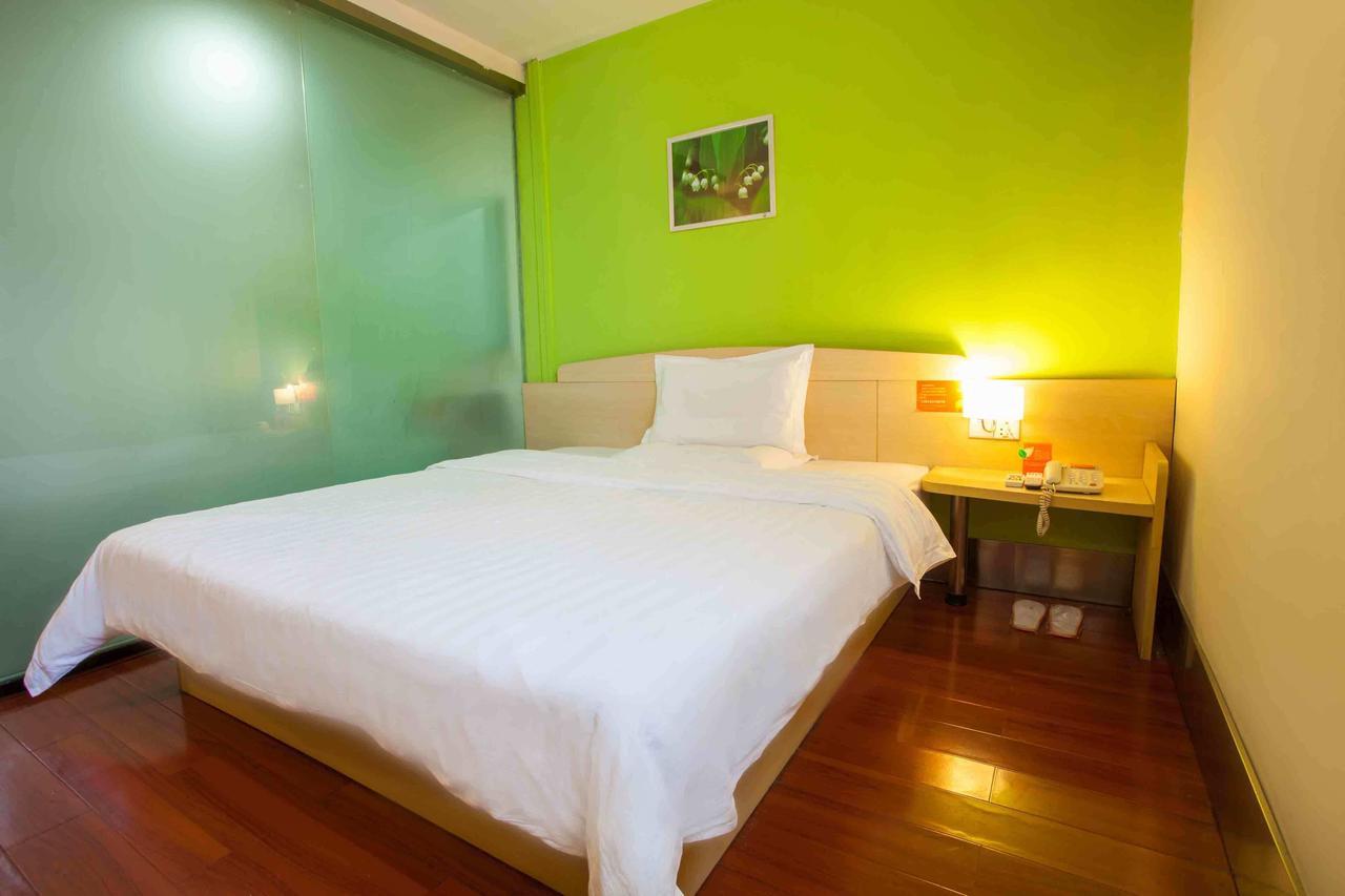 7Days Inn Dongguan Conference & Exhibition Center Room photo